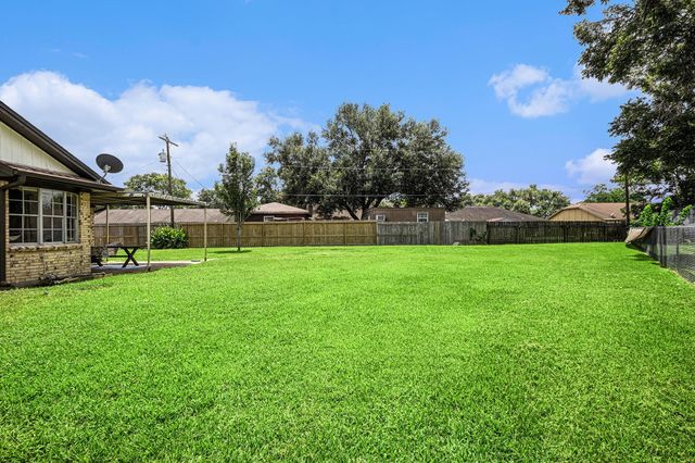 1722 Sherwood Circle, Alvin, TX 77511