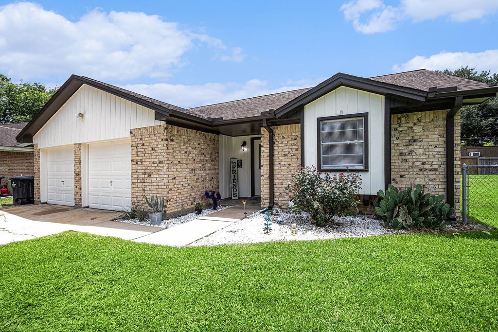 1722 Sherwood Circle, Alvin, TX 77511