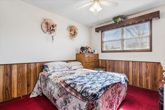 834 River Drive, Carol Stream, IL 60188