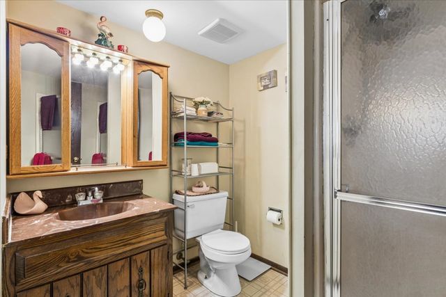 834 River Drive, Carol Stream, IL 60188
