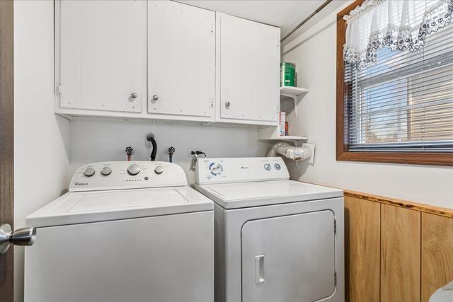 834 River Drive, Carol Stream, IL 60188