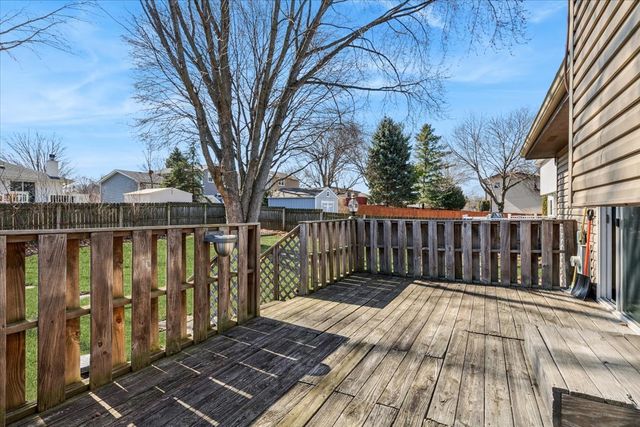 834 River Drive, Carol Stream, IL 60188