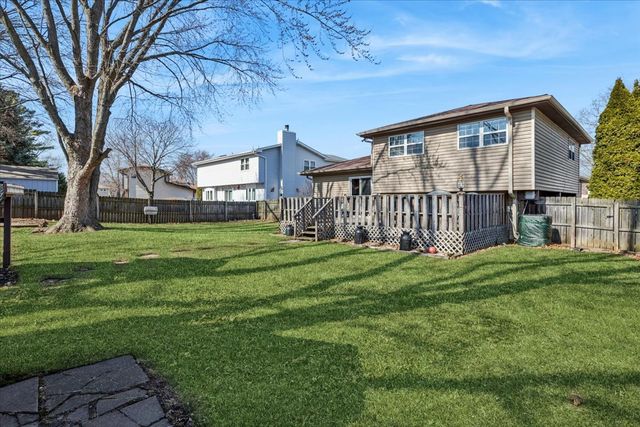 834 River Drive, Carol Stream, IL 60188