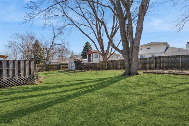 834 River Drive, Carol Stream, IL 60188