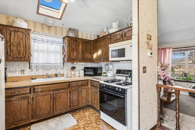 834 River Drive, Carol Stream, IL 60188