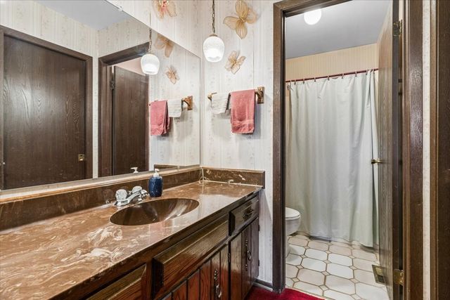 834 River Drive, Carol Stream, IL 60188