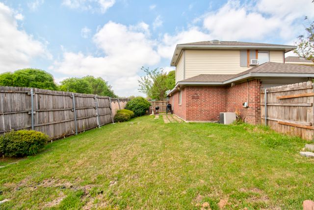 201 Teakwood Lane, Lewisville, TX 75067