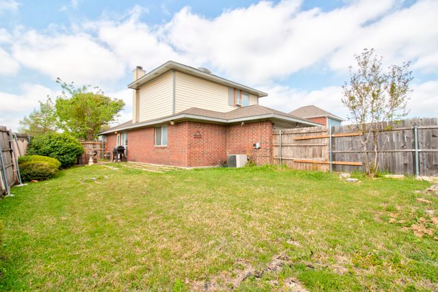 201 Teakwood Lane, Lewisville, TX 75067