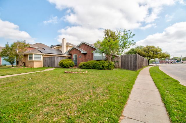 201 Teakwood Lane, Lewisville, TX 75067