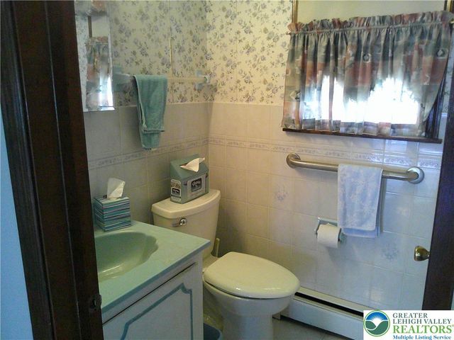 901 Apple Blossom Road, Easton, PA 18040