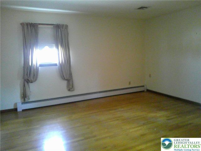 901 Apple Blossom Road, Easton, PA 18040
