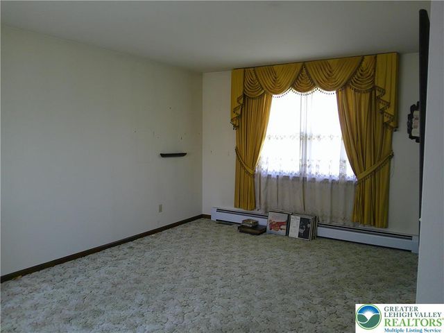 901 Apple Blossom Road, Easton, PA 18040