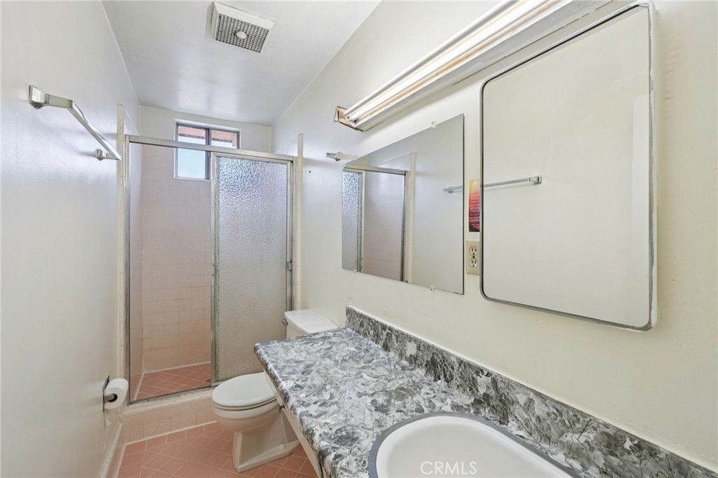 Image 18 of property listing at 814 W Bonnie Brae Court, Ontario, CA 91762