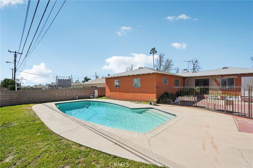 Image 21 of property listing at 814 W Bonnie Brae Court, Ontario, CA 91762