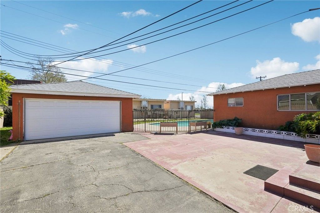 Image 24 of property listing at 814 W Bonnie Brae Court, Ontario, CA 91762