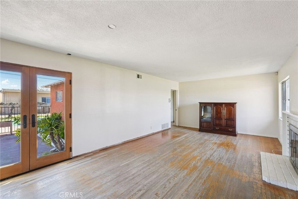 Image 6 of property listing at 814 W Bonnie Brae Court, Ontario, CA 91762