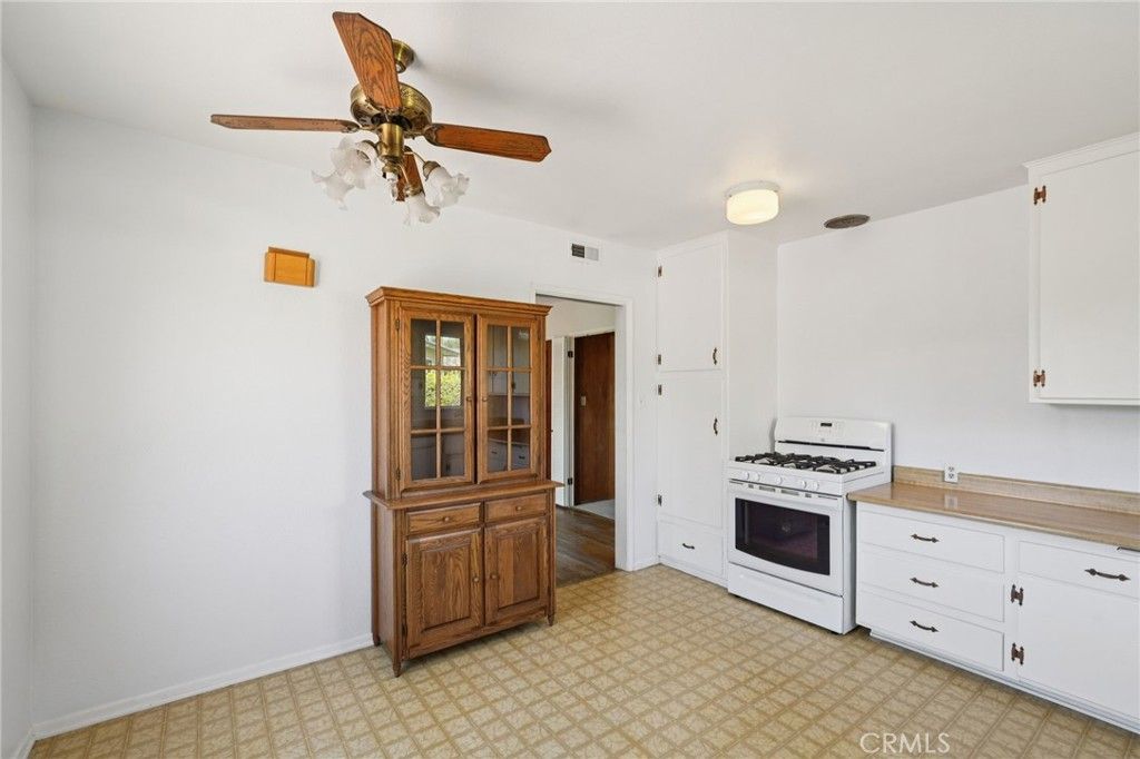 Image 8 of property listing at 814 W Bonnie Brae Court, Ontario, CA 91762