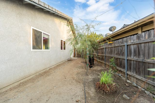 1021 Princeton Avenue, Lindsay, CA 93247