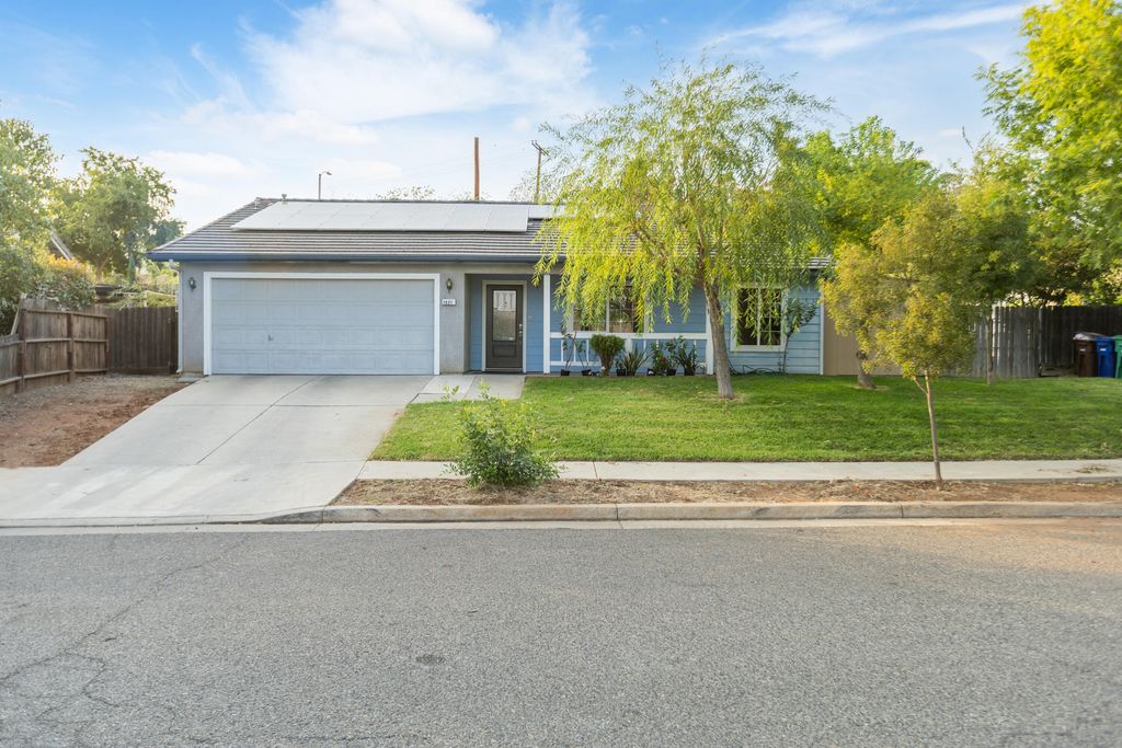 1021 Princeton Avenue, Lindsay, CA 93247