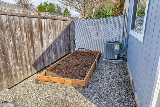 553 Mountain View Drive, Central Point, OR 97502