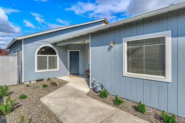 553 Mountain View Drive, Central Point, OR 97502