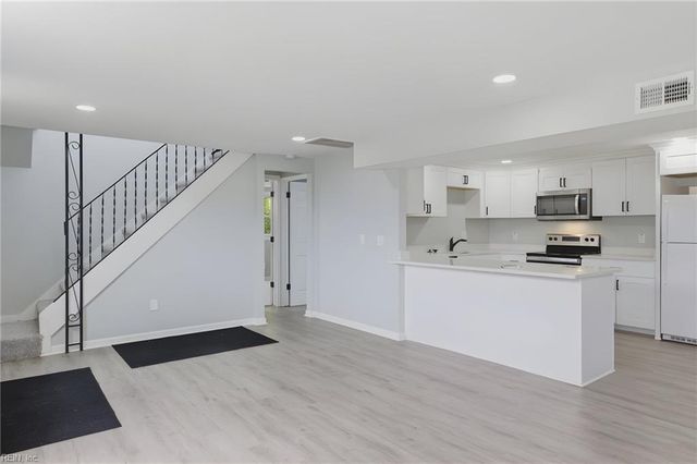 2102 Grimes RD, Hampton, VA 23663