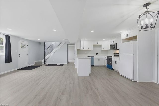 2102 Grimes RD, Hampton, VA 23663