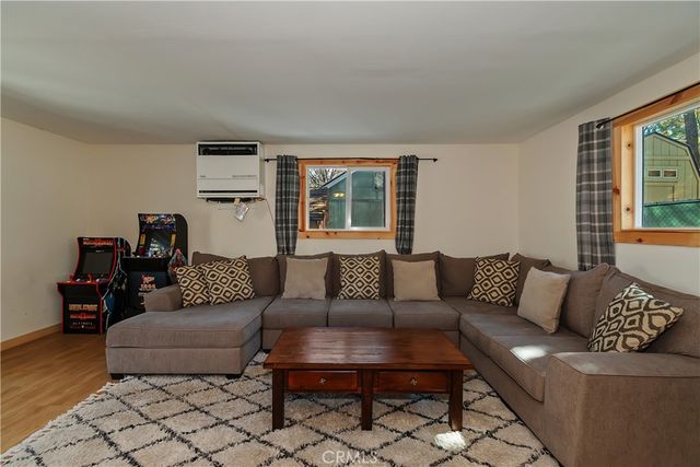 277 Wabash, Sugarloaf, CA 92386