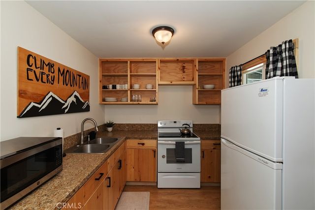 277 Wabash, Sugarloaf, CA 92386