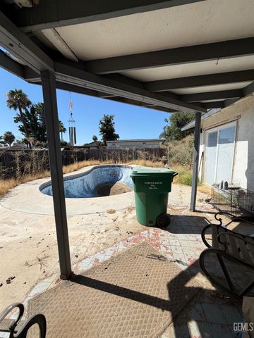 10601 Michele Avenue, Bakersfield, CA 93312