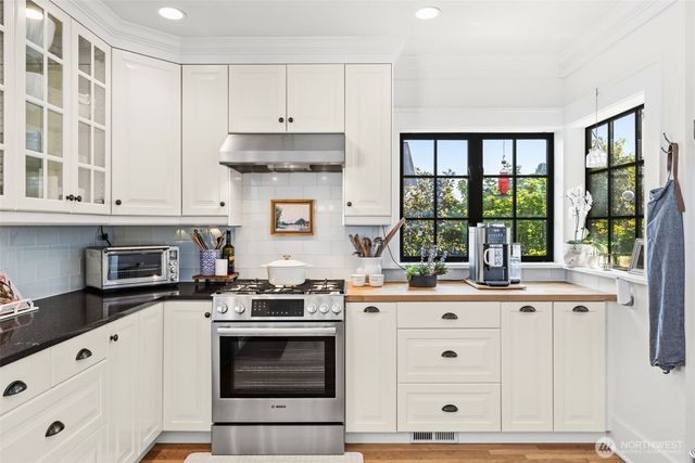 5910 Dayton Avenue N, Seattle, WA 98103