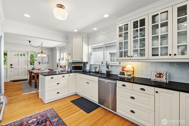 5910 Dayton Avenue N, Seattle, WA 98103