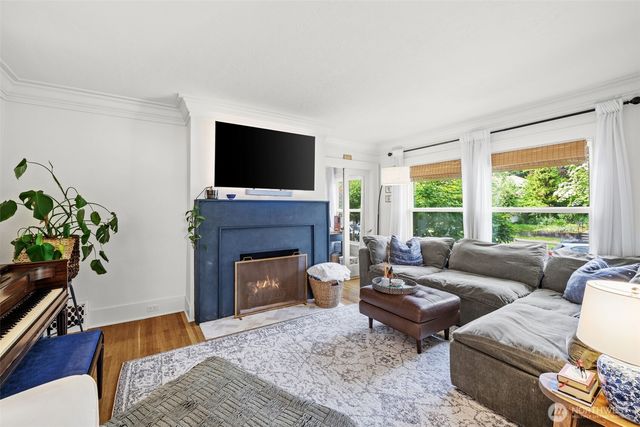 5910 Dayton Avenue N, Seattle, WA 98103