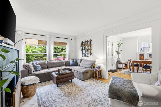 5910 Dayton Avenue N, Seattle, WA 98103