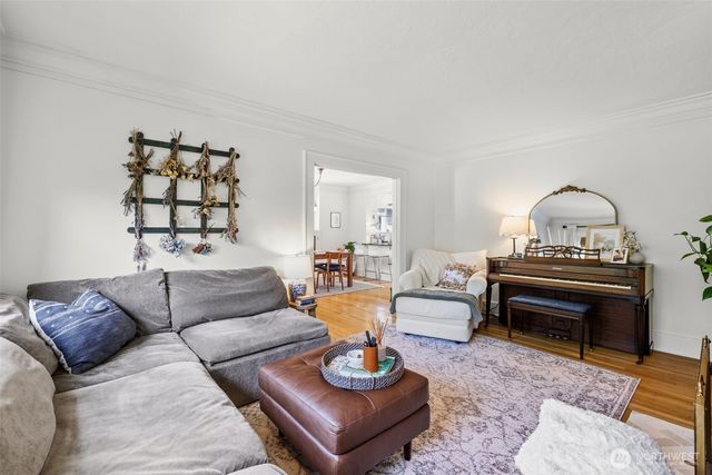 5910 Dayton Avenue N, Seattle, WA 98103
