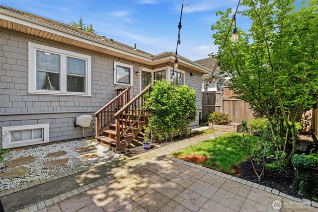 5910 Dayton Avenue N, Seattle, WA 98103
