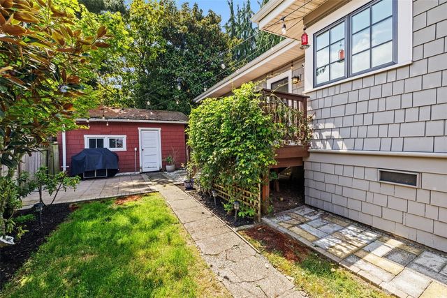 5910 Dayton Avenue N, Seattle, WA 98103