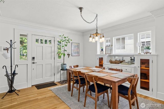 5910 Dayton Avenue N, Seattle, WA 98103