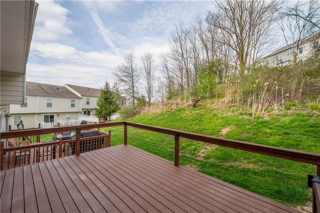 2007 Moccasin Dr, South Strabane, PA 15301