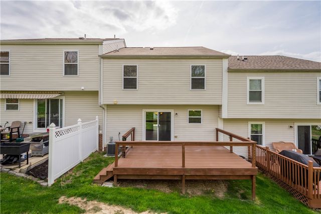 2007 Moccasin Dr, South Strabane, PA 15301