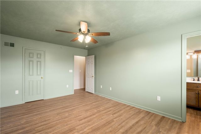 2007 Moccasin Dr, South Strabane, PA 15301