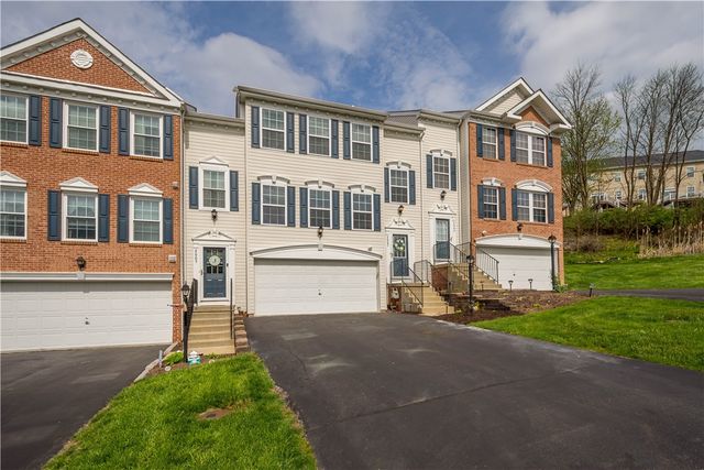 2007 Moccasin Dr, South Strabane, PA 15301