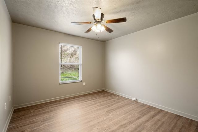 2007 Moccasin Dr, South Strabane, PA 15301