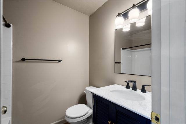 2007 Moccasin Dr, South Strabane, PA 15301
