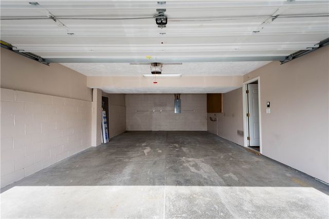 2007 Moccasin Dr, South Strabane, PA 15301
