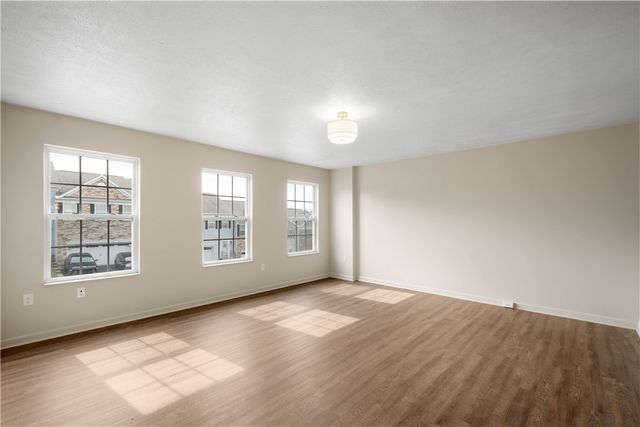 2007 Moccasin Dr, South Strabane, PA 15301