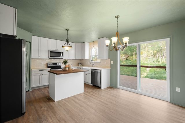2007 Moccasin Dr, South Strabane, PA 15301