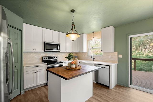 2007 Moccasin Dr, South Strabane, PA 15301