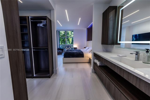 3600 Mystic Pointe Dr 114, Aventura, FL 33180