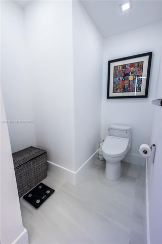 3600 Mystic Pointe Dr 114, Aventura, FL 33180